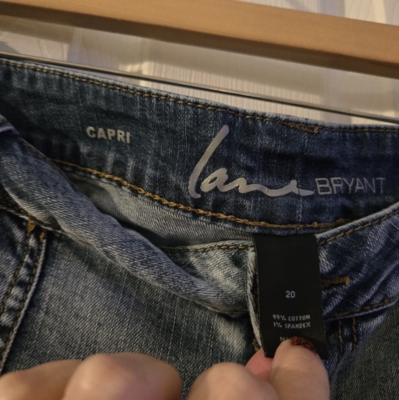 sz 20 Lane Bryant jean capris - Picture 2 of 3